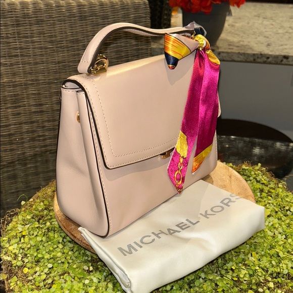 Michael Kors Blush Satchel 8” x 7” x 3” Gold Hardware Latch Closure & Dusty NWOT - Picture 6 of 9